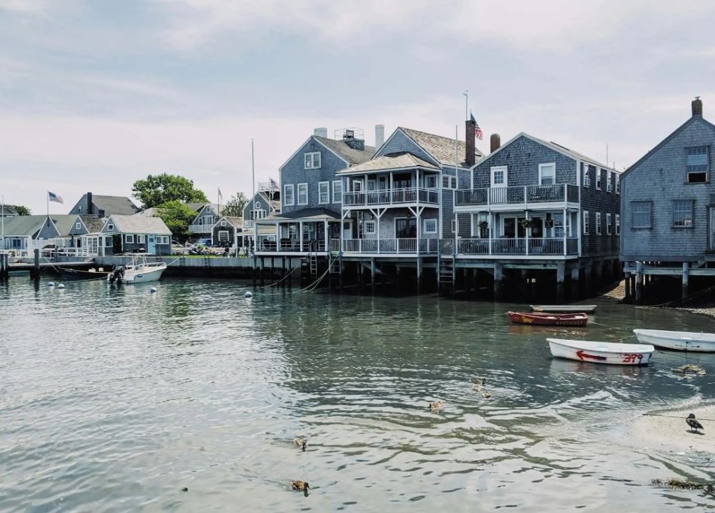 Elin Hilderbrand would approve of this&nbsp;post